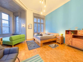 NEW! Huge Luxury 5BR Condo in Central Budapest - Rose House